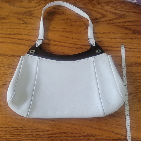FERRAGAMO authentic vintage shoulder bag.  White leather with beautifulwood trim - Picture 5 of 9